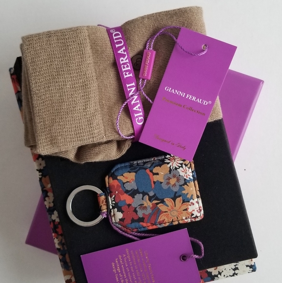 Sock and key ring - Picture 2 of 4